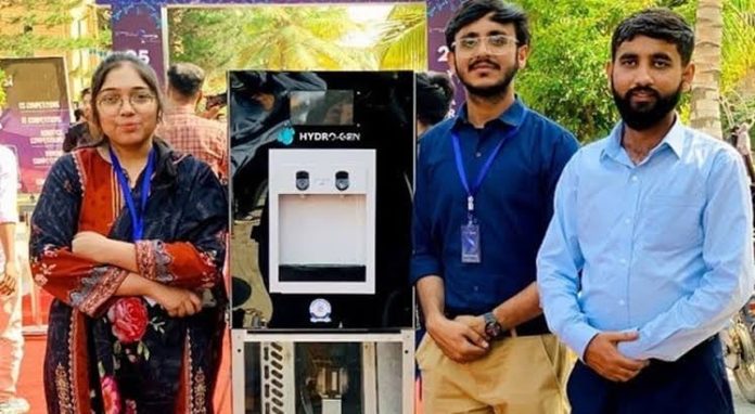 Bahria University College students Developed Machine that Extracts Water from Air Humidity